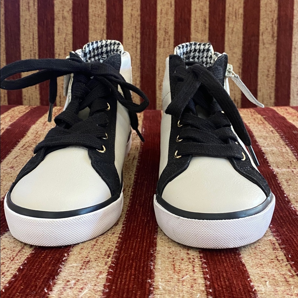 Guess Black and White Sneakers with gold and silver accents. Size 6 1/2 - Picture 3 of 15